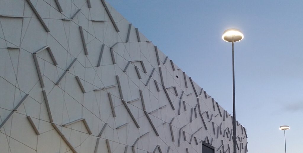 Smart Cities - Omniflow Smart Pole 